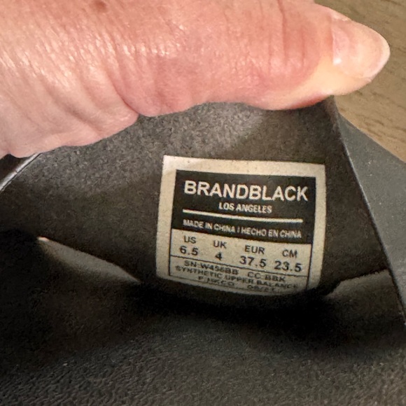 BRANDBLACK
Kashiba Lux Slides size 6.5 - Picture 6 of 6